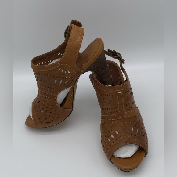 Heels indigo by Clarks leather cut out all over size 6.5 M - Picture 3 of 12